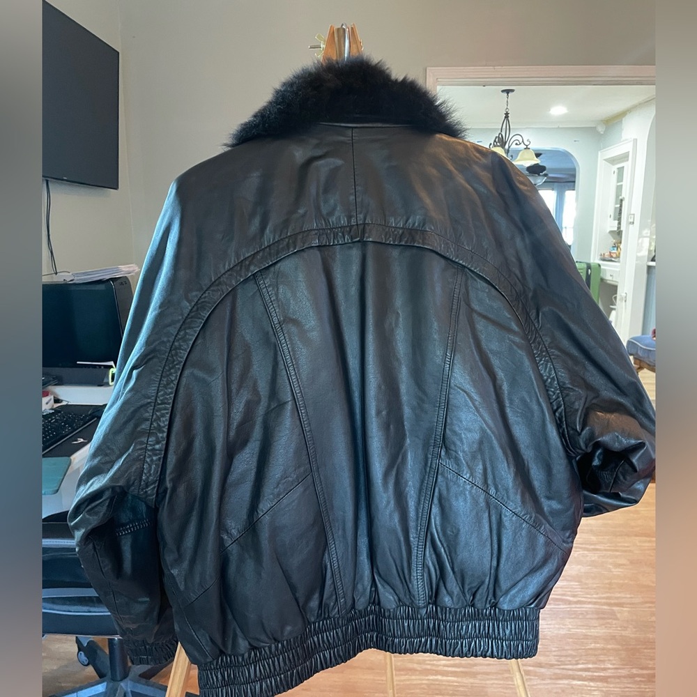 Cropped Black Leather Bomber Jacket w/ FULL Removable Fur Lining – Made in Korea - Picture 10 of 11
